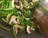 鮮菇菠菜梗的食譜步驟3照片