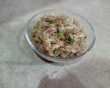 A picture of step 2 of Chicken vegetable spring rolls.