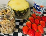 Foto del paso 1 de la receta: Yogurt y Frutas con Granola o cereal Casero Sin Azúcar ! 🍓🍍