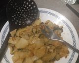 Foto del paso 5 de la receta: Tortilla de calabacín con patatas