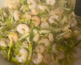Foto del paso 4 de la receta: Revuelto de ajitos tiernos y gambas !!!