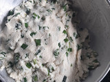 तांदुळाच्या पिठाचे पराठे आणि झणझणीत वांग्याचं भरीत (tandul paratha ani bharit recipe in marathi)