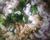 A picture of step 3 of Leftover roti chivda.