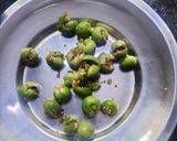 A picture of step 2 of Sundakkai (turkey berry) thogaiyal.