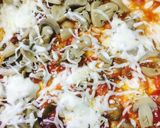 صورة لخطوة 5 من وصفة بيتزا العشق 😻😋 بخبز تورتيلا