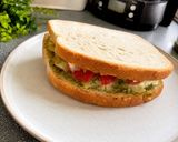 Une image de l'étape 6 de Sandwich frais à l’avocat, salade, tomate & emmental.