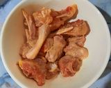Hình bước làm 1 của món Thịt gà kho thơm (dứa)