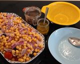 Foto del paso 3 de la receta: Ensalada fría de tomates de huerta y garbanzos confitados en vinagreta de umami natural