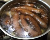 Une image de l'étape 8 de Boites chaudes à l'ail et au vin blanc (pommes grenailles, saucisses de morteau et diots du Jura).