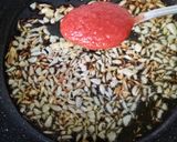 Foto del paso 2 de la receta: Gallineta con tomate y gambas
