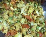 A picture of step 3 of Gobhi Matar masala.