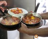 Φωτογραφία βήματος 21 της συνταγής Shakshuka. Αυγά σε σάλτσα ντομάτας