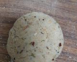 A picture of step 2 of Leftover upma pizza.