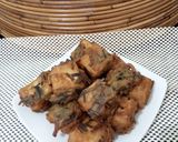 Foto langkah ke 2 dari resep Tahu Tepung Serbaguna Mix Daun Kucai.