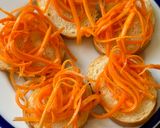 Hình bước làm 2 của món Bánh Mì Lát Dưa Chua & Cá Cơm Muối