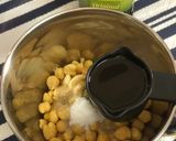 A picture of step 4 of Hummus with Tahini.