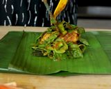 Foto langkah ke 6 dari resep Pepes Ayam Kemangi Devina Hermawan.