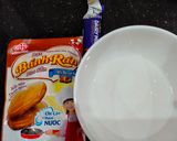 Hình bước làm 1 của món Pancakes nhân socola tan chảy