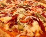Foto del paso 6 de la receta: Pizza con masa de aceituna negra y tomate seco con un toque ahumado