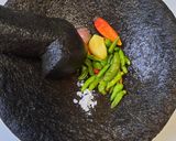 Foto langkah ke 4 dari resep Ayam penyet lombok ijo.