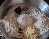 A picture of step 1 of Mix flour thaleepith.