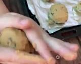 Hình bước làm 5 của món Vào bếp cùng con: Bánh quy bơ chocolate chips dẻo mềm, ít ngọt, không cần máy đánh, cho lễ Halloween