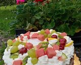 Gyümölcsös-tejszínes-mascarpone krémes torta, születésnap recept fázis 8 fotója