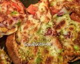 A picture of step 3 of Hommade bread pizza.