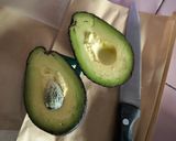 Gambar langkah 1 resipi Simple avocado toast.