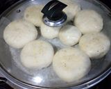 A picture of step 1 of Chicken filled bun.