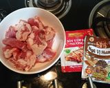 Hình bước làm 1 của món Sườn kho ngũ vị