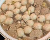 Hình bước làm 4 của món Mì tươi tự làm ăn với canh bò viên