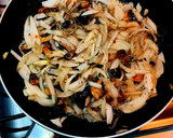 Foto del paso 2 de la receta: Pizza Blanca casera. (*Sin tomates) 🍕🧀🫑🌶️🍄‍🟫