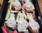 Foto del paso 3 de la receta: Patitas de pollo con papas rústicas
