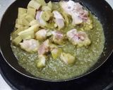 รูปขั้นตอนการทำที่ 4 ของ แกงเขียวหวานไก่ยอดมะพร้าว