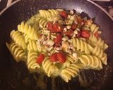 Foto del passaggio 7 della ricetta Fusilloni con gamberi, calamari e crema di cavolfiore romanesco