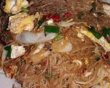 Foto langkah ke 5 dari resep Oseng mie bihun.