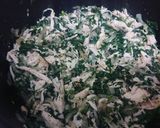 Foto del paso 4 de la receta: Pizza integral de pollo y espinaca 🍕