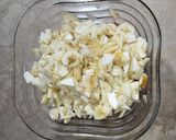 A picture of step 1 of Creamy fruit Salad.