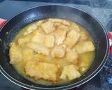 Foto del paso 3 de la receta: Bonito rebozado en salsa española