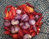 Foto langkah ke 1 dari resep Baby Cumi Sambal Bawang.