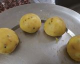 A picture of step 5 of Vada Pav.