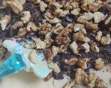 Foto del passaggio 4 della ricetta Ciambella alle noci e gocce di cioccolato