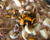 Foto del paso 10 de la receta: Arroz con sepia y calamares