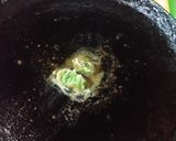 A picture of step 3 of Spinach roll in cheese sauce.