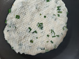 तांदुळाच्या पिठाचे पराठे आणि झणझणीत वांग्याचं भरीत (tandul paratha ani bharit recipe in marathi)