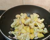 A picture of step 4 of Aloo Gobhi with Methi.