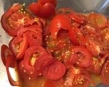 Une image de l'étape 2 de Salade terre et mer aux crevettes,radis,tomates,concombre,laitue,oignon et ciboulette.