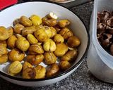 A picture of step 3 of Oven Roasted Chestnut 烤板栗,轻松去壳.