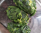 Foto langkah ke 1 dari resep Tumis daun pepaya + daun singkong teri medan.